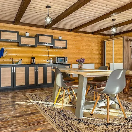 гірський куточок, 3 Holiday home